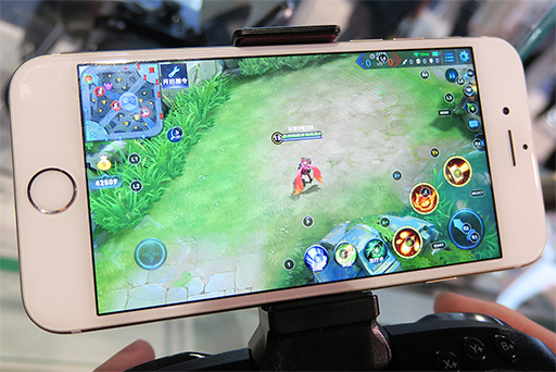 画像ギャラリー No.009のサムネイル画像 / ［CES 2018］スマートフォン用タイトルをゲームパッドでプレイしたい人の切り札となるか？ 「GameSir G5」がけっこうすごい