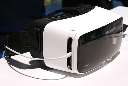 画像ギャラリー No.005のサムネイル画像 / ［CES 2018］スマートフォンでPC用のSteamVRアプリを動かせる!? ユニークなZEISS製VRゴーグル「VR ONE Connect」を試してみた