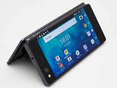 ドコモから発売の2画面スマートフォン「M Z-01K」をテスト。クセの強い端末が輝くのは“ながらプレイ”のとき？