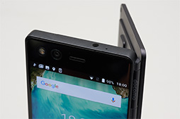 画像ギャラリー No.008のサムネイル画像 / ドコモから発売の2画面スマートフォン「M Z-01K」をテスト。クセの強い端末が輝くのは“ながらプレイ”のとき?