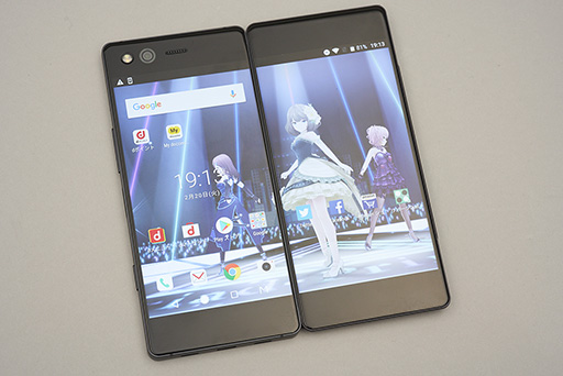 画像ギャラリー No.012のサムネイル画像 / ドコモから発売の2画面スマートフォン「M Z-01K」をテスト。クセの強い端末が輝くのは“ながらプレイ”のとき?