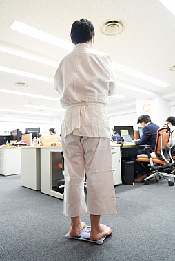 画像ギャラリー No.002のサムネイル画像 / タニタが発売した「セガサターン体組成計」を愛でる。追加生産を期待したい実用的なファンアイテムだ