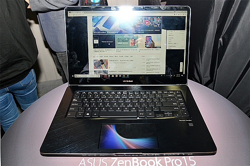 画像ギャラリー No.002のサムネイル画像 / ［COMPUTEX 2018］ASUS，タッチパッドがスクリーンになったZenBook Pro新製品などを発表
