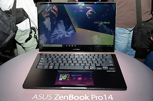 画像ギャラリー No.011のサムネイル画像 / ［COMPUTEX 2018］ASUS，タッチパッドがスクリーンになったZenBook Pro新製品などを発表