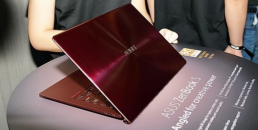 画像ギャラリー No.016のサムネイル画像 / ［COMPUTEX 2018］ASUS，タッチパッドがスクリーンになったZenBook Pro新製品などを発表