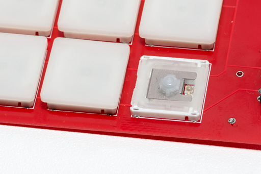 画像ギャラリー No.004のサムネイル画像 / ［COMPUTEX］新作は「筐体の中央が光る」と「パンタ式でより浅い」。Kaihuaのゲーマー向け新作キースイッチ2製品を見てきた