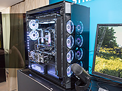 ［COMPUTEX］本体だけで重量約30kg。ゲーム用と配信用2枚のマザーボードが載る超大型のストリーマー向けPCケースをCorsairが訴求