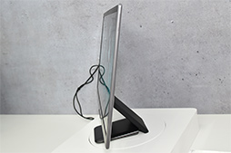 画像ギャラリー No.009のサムネイル画像 / ［COMPUTEX］JOLED製有機ELパネルを使ったASUSのディスプレイ「PQ22UC」をチェック。発色の美しさと黒の締まりは素晴らしい