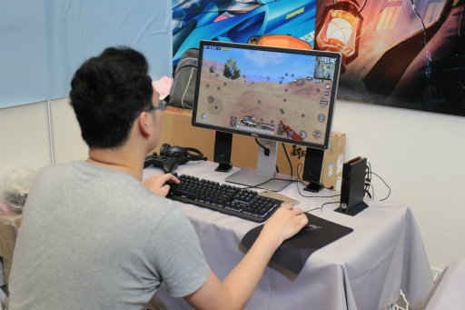 画像ギャラリー No.002のサムネイル画像 / ［CJ2018］マウスとキーボードが使えるAndroidゲーム端末，その名も「鳳凰1号」