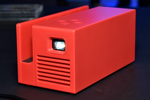 画像ギャラリー No.005のサムネイル画像 / ［TGS 2018］「モバイルプロジェクタ内蔵Switchドック，たぶん3万円」が意外にいいかもしれない