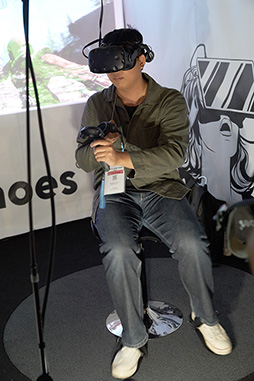 画像ギャラリー No.007のサムネイル画像 / ［TGS 2018］狭い部屋でのVRをサポートするVRサンダル「Cybershoes」が想像以上にアリだった