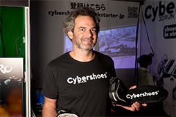 画像ギャラリー No.008のサムネイル画像 / ［TGS 2018］狭い部屋でのVRをサポートするVRサンダル「Cybershoes」が想像以上にアリだった