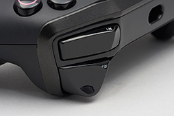 画像ギャラリー No.017のサムネイル画像 / カスタマイズ可能なPC&PS4用ゲームパッド「Revolution Pro Controller 2」レビュー。4つの追加ボタンと調整可能なアナログスティックが魅力