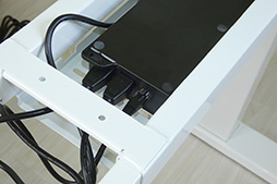 画像ギャラリー No.025のサムネイル画像 / 電動で高さ調整可能なスタンディングデスク「FlexiSpot E3」レビュー。ゲーマー女子中学生が組み立てに挑戦