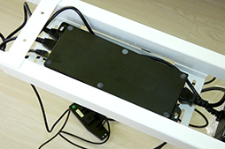 画像ギャラリー No.026のサムネイル画像 / 電動で高さ調整可能なスタンディングデスク「FlexiSpot E3」レビュー。ゲーマー女子中学生が組み立てに挑戦