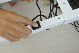 画像ギャラリー No.028のサムネイル画像 / 電動で高さ調整可能なスタンディングデスク「FlexiSpot E3」レビュー。ゲーマー女子中学生が組み立てに挑戦