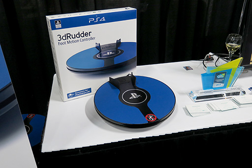画像ギャラリー No.003のサムネイル画像 / VR向けの円盤型フットコントローラ「3dRudder」にPSVR対応版が登場。ゲームでの操作感を体験してみた