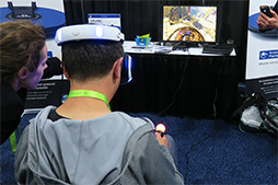 画像ギャラリー No.008のサムネイル画像 / VR向けの円盤型フットコントローラ「3dRudder」にPSVR対応版が登場。ゲームでの操作感を体験してみた
