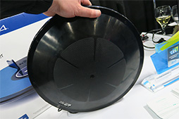 画像ギャラリー No.011のサムネイル画像 / VR向けの円盤型フットコントローラ「3dRudder」にPSVR対応版が登場。ゲームでの操作感を体験してみた