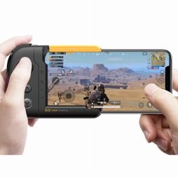 画像ギャラリー No.001のサムネイル画像 / iPhoneに左手用のスティックと4ボタンを追加できるアタッチメント型コントローラが発売