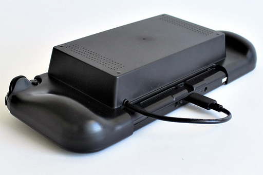 画像ギャラリー No.002のサムネイル画像 / 「モバイルバッテリーを搭載可能なSwitch用グリップ」が上越電子工業から発売。実際に使ってみた