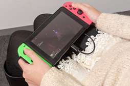 画像ギャラリー No.007のサムネイル画像 / 「モバイルバッテリーを搭載可能なSwitch用グリップ」が上越電子工業から発売。実際に使ってみた
