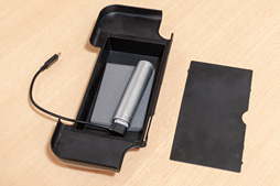 画像ギャラリー No.008のサムネイル画像 / 「モバイルバッテリーを搭載可能なSwitch用グリップ」が上越電子工業から発売。実際に使ってみた