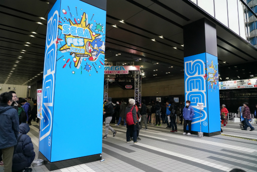 画像ギャラリー No.001のサムネイル画像 / セガフェス会場でメガドライブ ミニの「バンパイアキラー」をプレイ。「セガサターン巨大コントローラー」も試遊してきた