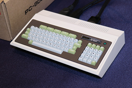 画像ギャラリー No.002のサムネイル画像 / 「PC-8001」を再現した超小型PC「PasocomMini PC-8001」が正式発表。500台限定の40周年記念ノートPCに同梱