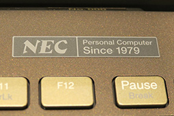 画像ギャラリー No.024のサムネイル画像 / 「PC-8001」を再現した超小型PC「PasocomMini PC-8001」が正式発表。500台限定の40周年記念ノートPCに同梱