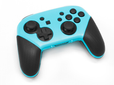 画像ギャラリー No.002のサムネイル画像 / 4色のカラバリを用意したSwitch Proコントローラー用保護カバーが発売に