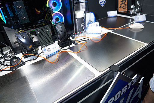 画像ギャラリー No.002のサムネイル画像 / ［TGS 2019］精密金属部品メーカーがゲーマー向け製品に参戦!? メタルマウスパッド「NINJA RATMAT」の工業製品っぷりに痺れた