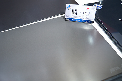 画像ギャラリー No.006のサムネイル画像 / ［TGS 2019］精密金属部品メーカーがゲーマー向け製品に参戦!? メタルマウスパッド「NINJA RATMAT」の工業製品っぷりに痺れた