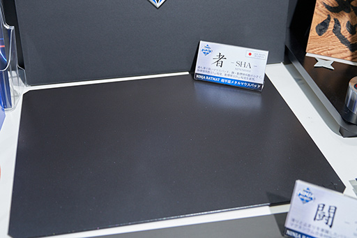 画像ギャラリー No.007のサムネイル画像 / ［TGS 2019］精密金属部品メーカーがゲーマー向け製品に参戦!? メタルマウスパッド「NINJA RATMAT」の工業製品っぷりに痺れた