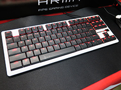 ［TGS 2019］e-Sportsコーナーで，エレコムが発表前の薄型キーボード「TK-ARMA30」やサラウンド対応ヘッドセットを披露