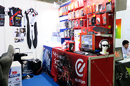 画像ギャラリー No.002のサムネイル画像 / ［TGS 2019］e-Sportsコーナーで，エレコムが発表前の薄型キーボード「TK-ARMA30」やサラウンド対応ヘッドセットを披露