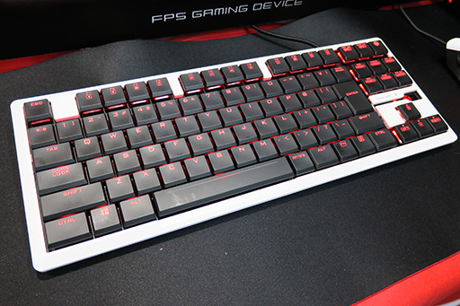 画像ギャラリー No.003のサムネイル画像 / ［TGS 2019］e-Sportsコーナーで，エレコムが発表前の薄型キーボード「TK-ARMA30」やサラウンド対応ヘッドセットを披露