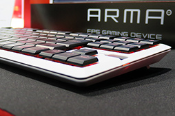 画像ギャラリー No.006のサムネイル画像 / ［TGS 2019］e-Sportsコーナーで，エレコムが発表前の薄型キーボード「TK-ARMA30」やサラウンド対応ヘッドセットを披露