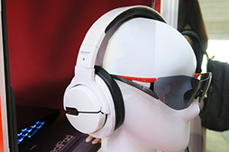画像ギャラリー No.014のサムネイル画像 / ［TGS 2019］e-Sportsコーナーで，エレコムが発表前の薄型キーボード「TK-ARMA30」やサラウンド対応ヘッドセットを披露