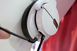 画像ギャラリー No.015のサムネイル画像 / ［TGS 2019］e-Sportsコーナーで，エレコムが発表前の薄型キーボード「TK-ARMA30」やサラウンド対応ヘッドセットを披露