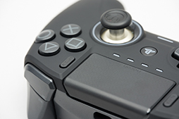 画像ギャラリー No.010のサムネイル画像 / PC＆PS4用ゲームパッド「Revolution Unlimited Pro Controller」レビュー。カスタマイズ可能なゲームパッド新製品の進化点をチェック