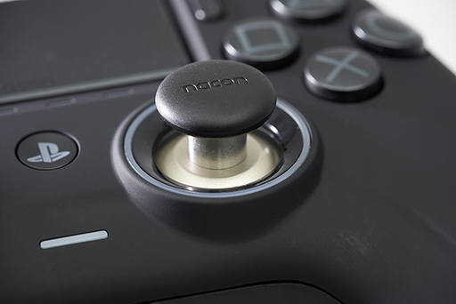 画像ギャラリー No.013のサムネイル画像 / PC＆PS4用ゲームパッド「Revolution Unlimited Pro Controller」レビュー。カスタマイズ可能なゲームパッド新製品の進化点をチェック