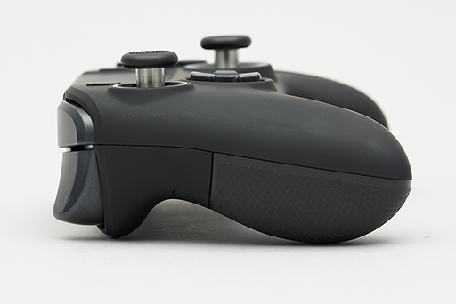 画像ギャラリー No.055のサムネイル画像 / PC＆PS4用ゲームパッド「Revolution Unlimited Pro Controller」レビュー。カスタマイズ可能なゲームパッド新製品の進化点をチェック