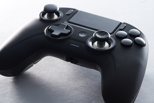 画像ギャラリー No.056のサムネイル画像 / PC＆PS4用ゲームパッド「Revolution Unlimited Pro Controller」レビュー。カスタマイズ可能なゲームパッド新製品の進化点をチェック