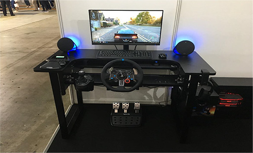 画像ギャラリー No.006のサムネイル画像 / ゲーマー向けデスク「ARCdesk mini」の一般向け販売が始まる。ステアリングコントローラとキーボードをワンタッチで切り替え