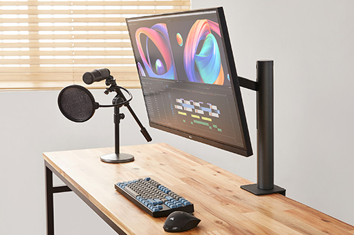 画像ギャラリー No.003のサムネイル画像 / ディスプレイアームを標準装備した32型4K IPS液晶ディスプレイがLGから発売。FreeSyncにも対応