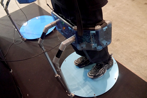 画像ギャラリー No.003のサムネイル画像 / ［TGS 2021］VR用歩行デバイス「Crus」体験してみた。ハーネスや専用シューズが不要で省スペースも魅力だ