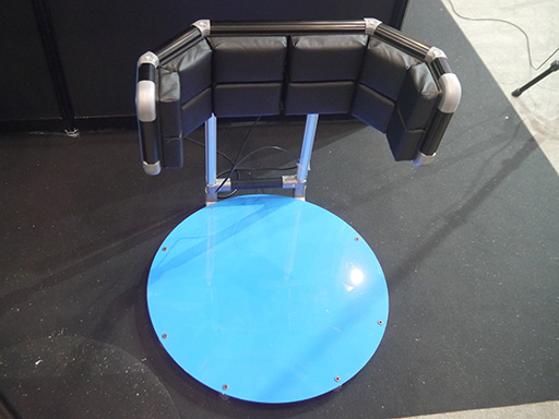 画像ギャラリー No.006のサムネイル画像 / ［TGS 2021］VR用歩行デバイス「Crus」体験してみた。ハーネスや専用シューズが不要で省スペースも魅力だ