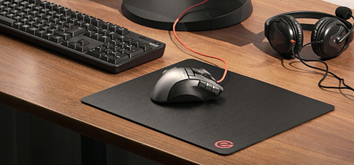 画像ギャラリー No.001のサムネイル画像 / エレコム，ハードタイプの樹脂製ゲーマー向けマウスパッドを発売
