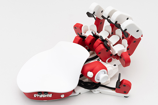 画像ギャラリー No.002のサムネイル画像 / 異形の片手用キーパッド「Azeron Cyborg」。慣れは必要だが手に馴染む形に変えられるカスタマイズ性の高さは魅力だ